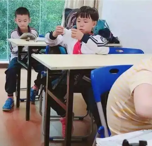  精致男孩教你如何玩转课间10分钟