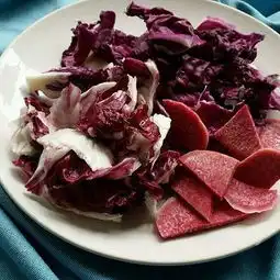  牛油果奶昔鸡胸肉牛油果紫叶生菜沙拉