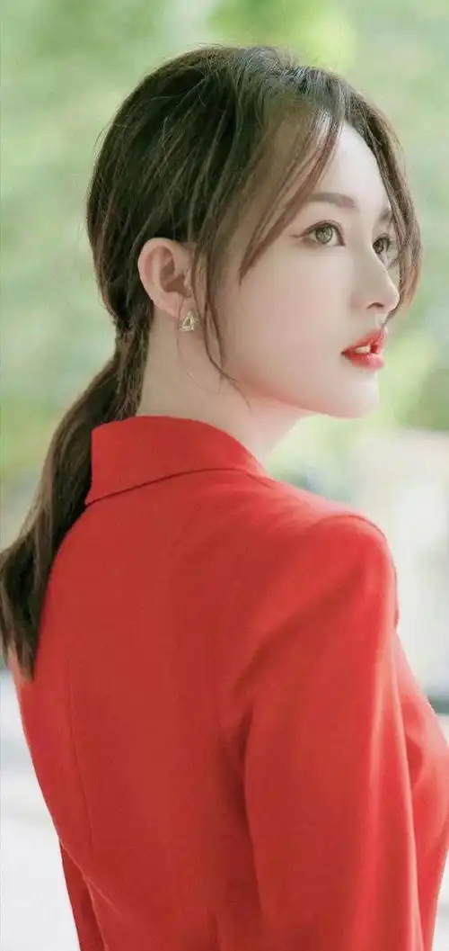  一组李沁精美写真图集大家喜欢她吗