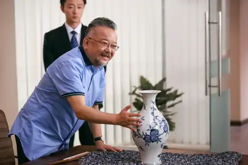  典当行近日杀青王刚为戏献上自家宝物