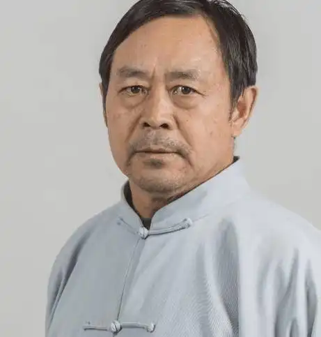  马保国练功几十年,曾一指击败两名壮汉,为何现今如此不堪一击
