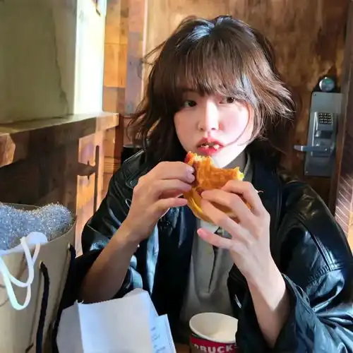  2023最新爱吃爱玩女生头像