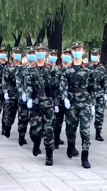  帅得无法让人用言语表达这就是中国军人