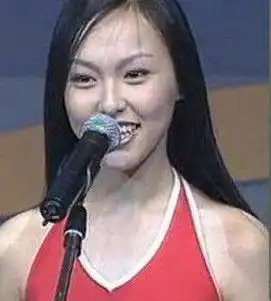  当红女星出道前模样,李沁最美赵丽颖可爱她最尴尬
