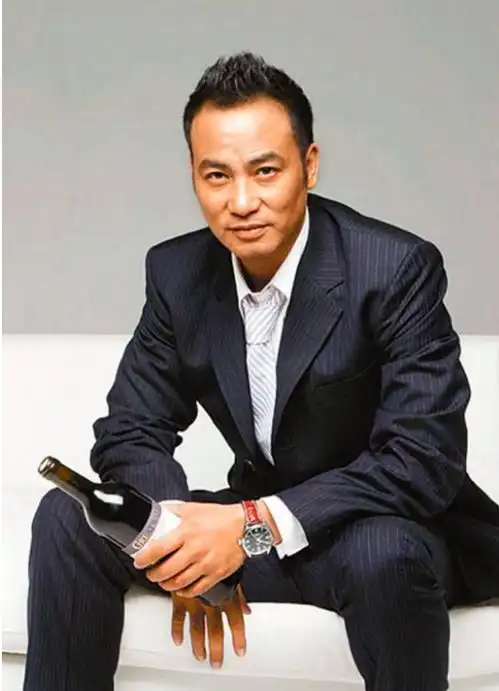  近70岁的任达华晒豪宅照片,装修时尚太漂亮,心态年轻状态好