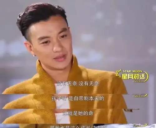  周一围与朱丹被拍到牵着女儿的手逛街,看起来十分恩爱