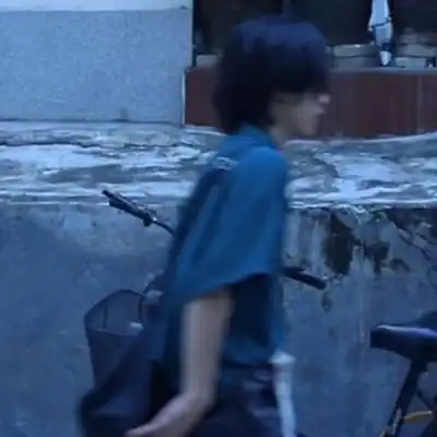  湛蓝天空上像奶油泡芙一样的云男生头像我要个性网