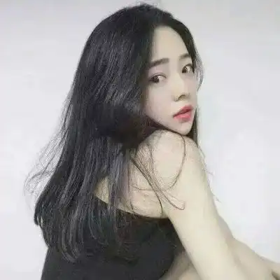  若曦我喜欢独来独往,只要一个眼镜和一个棒棒糖