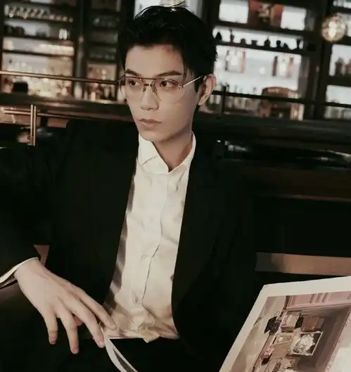  逢喷必问是西装松垮染丝烟味窝沙发的男人