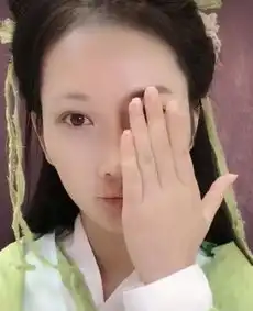  小姐姐仿妆赵灵儿走红,相似度99,比刘亦菲还有仙气