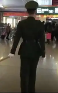  这个背影,真帅
