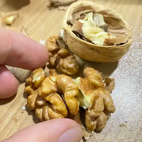  过年啦,解馋小零食已就位瓜子花生山核桃果干豆干......年味满满都想要