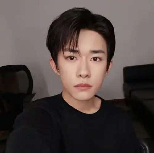  年度男演员,杨洋王俊凯不敌易烊千玺,王一博成毅票数差没看错