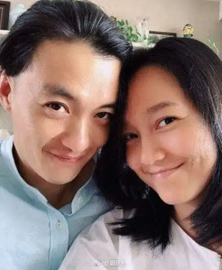  中国式娱乐圈夫妻老公一出事,老婆都是原谅教
