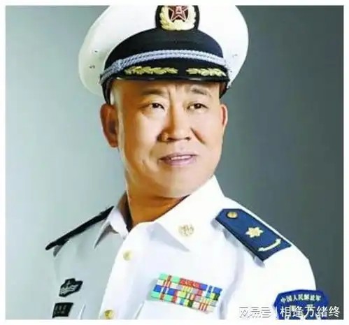  他是海军军官,因长得丑跑了20多年龙套,女儿貌美如花