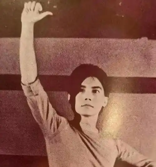  林青霞为了见尊龙,凌晨2点陪他打麻将,两位美人长得有点像