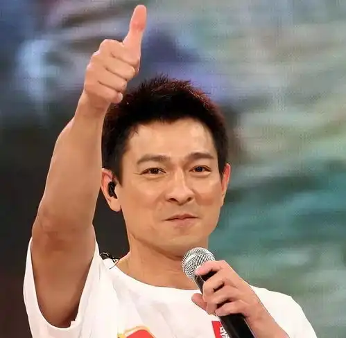  唱到失声演唱会被迫中止,刘德华哭着道歉