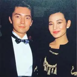  名气不输成龙李连杰,有一张花心脸却很痴情,今66岁依然未婚