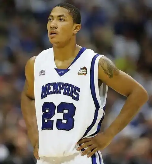  盘点nba十大感人瞬间,科比麦迪惺惺相惜,艾弗森跪地亲吻地板