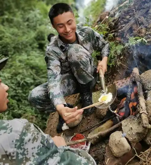  是三好学生也是优秀士兵河南5位超帅学霸军人,就读同所大学