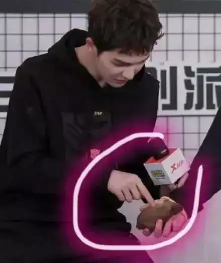  乐华七子换头像,这是小学生在站队吗