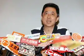  小小彬拍戏疑遭言语虐待朱延平开记者会澄清