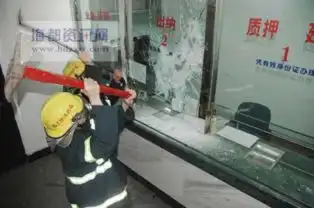  福州闹市典当行保安持刀劫持三女工