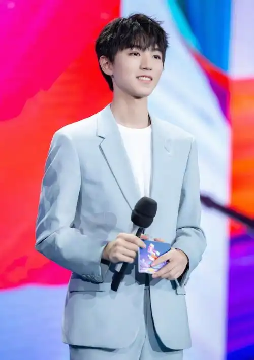 五四晚会群星闪耀,张艺兴杨幂魏大勋王俊凯你最喜欢谁