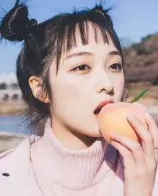  这位短发少女,你的面瘫成功吸引了我