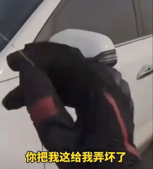  男子骑车险被风筝线割喉,理论时反被对方教育你不会看着点