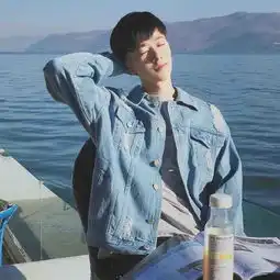  多年后再想起你,嘴角是上扬的