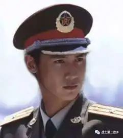  他们都是军人出身孙俪军装飒爽,韩红当年居然那么瘦