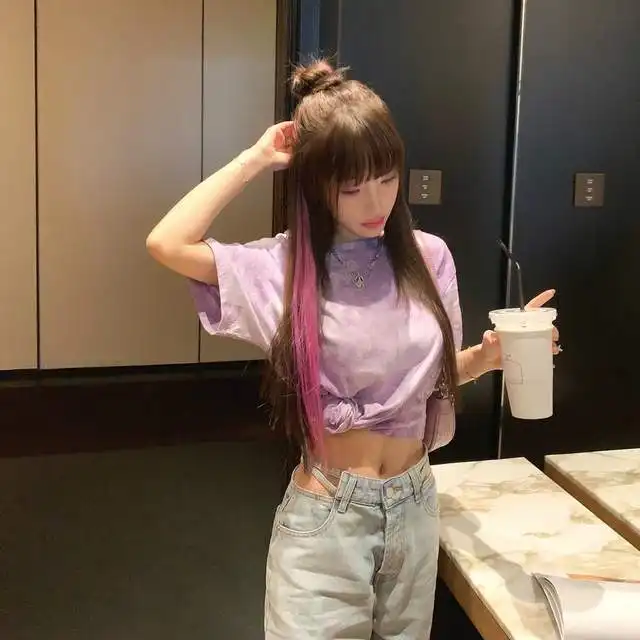  42岁李小璐被偶遇,穿着性感露肚脐,11岁甜馨生图与精修差别大