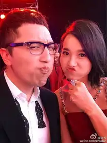  头版头条朱丹晒合影与华少做鬼脸卖萌