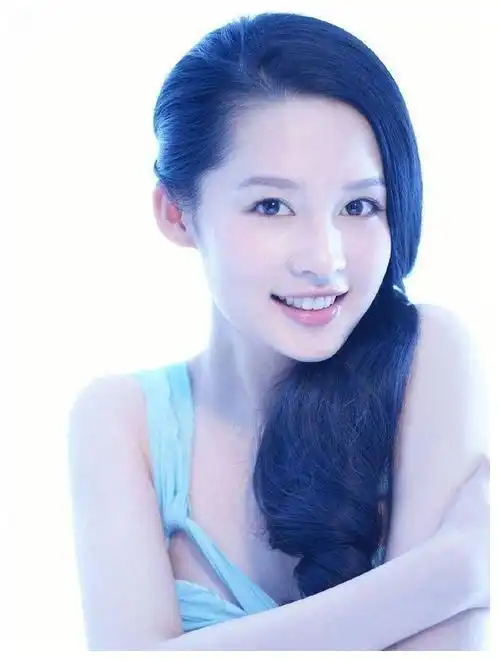  当女明星没了眉毛,杨幂秒变路人,赵丽颖呆萌不再,只有她扛得住