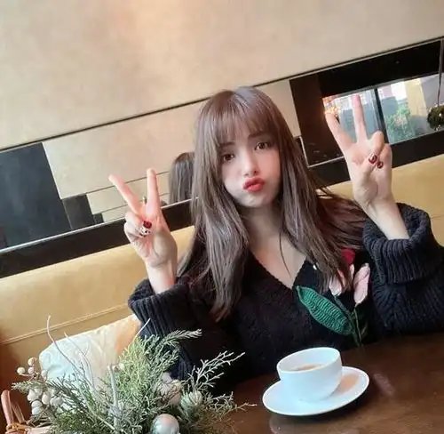  麦迪娜晒甜蜜夫妻照,情人节独享二人世界,场面温馨幸福