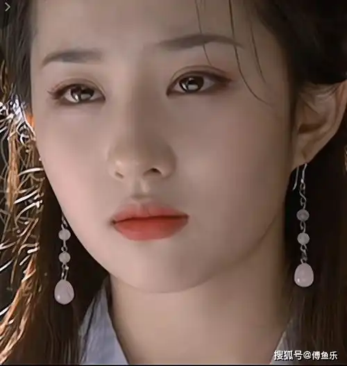  脸部僵硬没有仙气,比刘亦菲小1岁的文咏珊把神仙姐姐演成了村姑