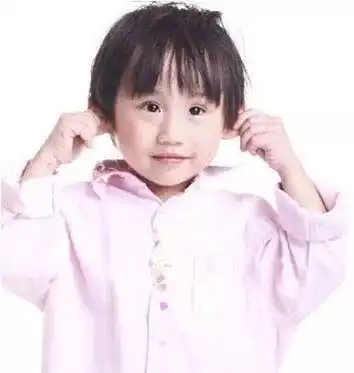 他为了父亲两岁出道,继母拿他的钱整容,13岁手脚溃烂无戏可拍
