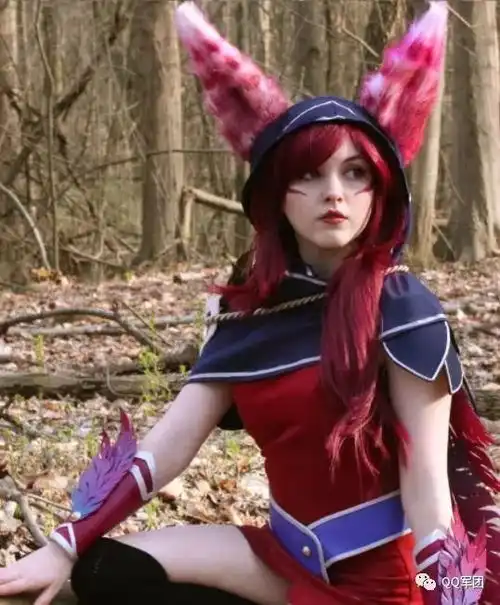  英雄联盟霞cosplay气场爆棚的红发小姐姐