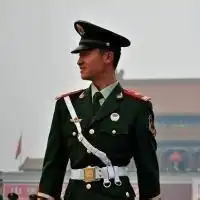  帅哥都去当兵了
