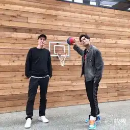  完虐蔡徐坤被鞋头事业耽误的周杰伦,你超话打榜当夜他还在晒鞋