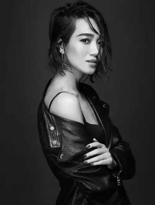  从农村女孩,到主持一姐她被封杀后隐婚4年,如今低调结婚生子,幸福得让人羡慕