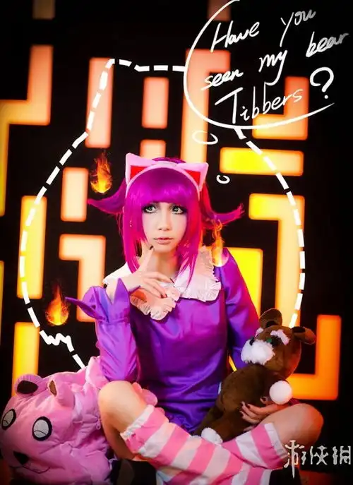  好莱坞级神特效cos英雄联盟最萌安妮化身小恶魔
