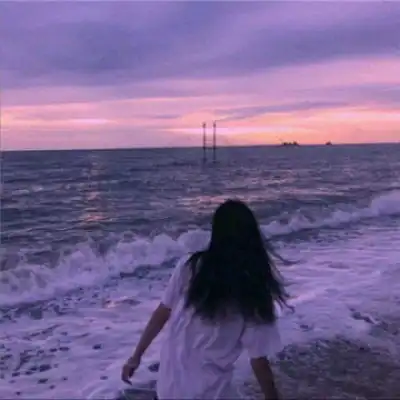  海边背影女生头像一个人在海边的背影图片