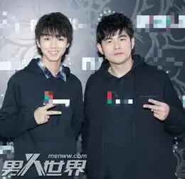  王俊凯周杰伦穿同款比剪刀手啦王俊凯的剪刀手有亮点