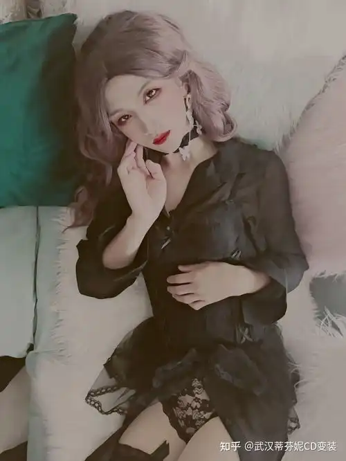  女装大佬穿女装时,穿女式内裤吗