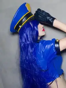  合肥17岁的小妹妹,cos英雄联盟女警凯瑟琳,欢迎来撩啊