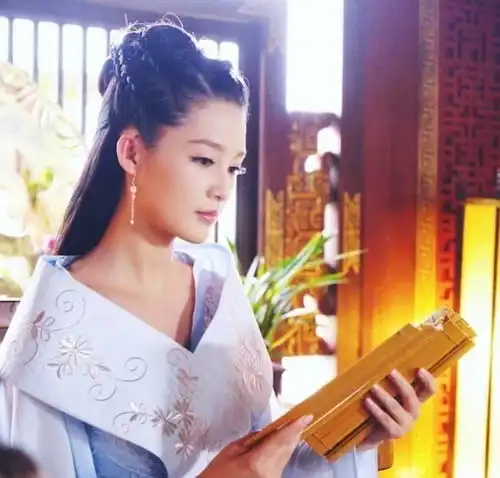  孙怡曝澡堂被认出疑是蹭热度,董子健新剧正爆红,复出有望翻红