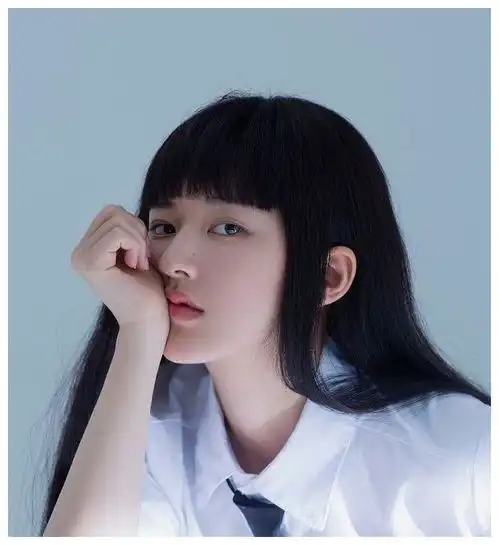  丁禹兮在直播室,对韩烁角色的诠释引起了戏迷赵露思的不满