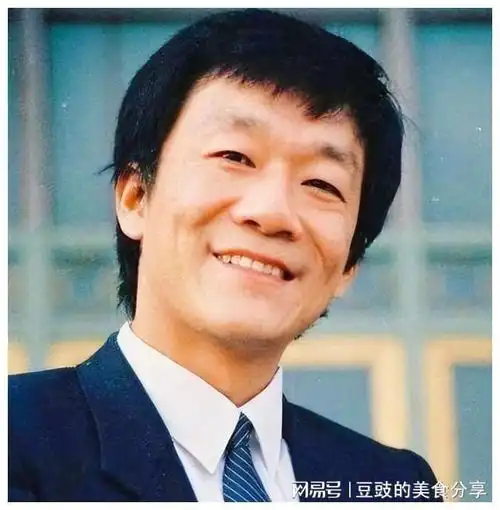  他放弃小品女王妻子,自毁相声前程,不顾世俗眼光娶师婶为妻